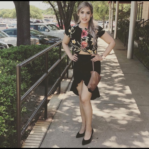 Meet your Posher, Gloria - Picture 2 of 3